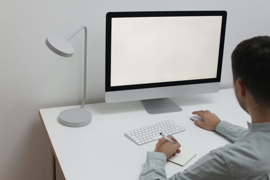 man uses mouse